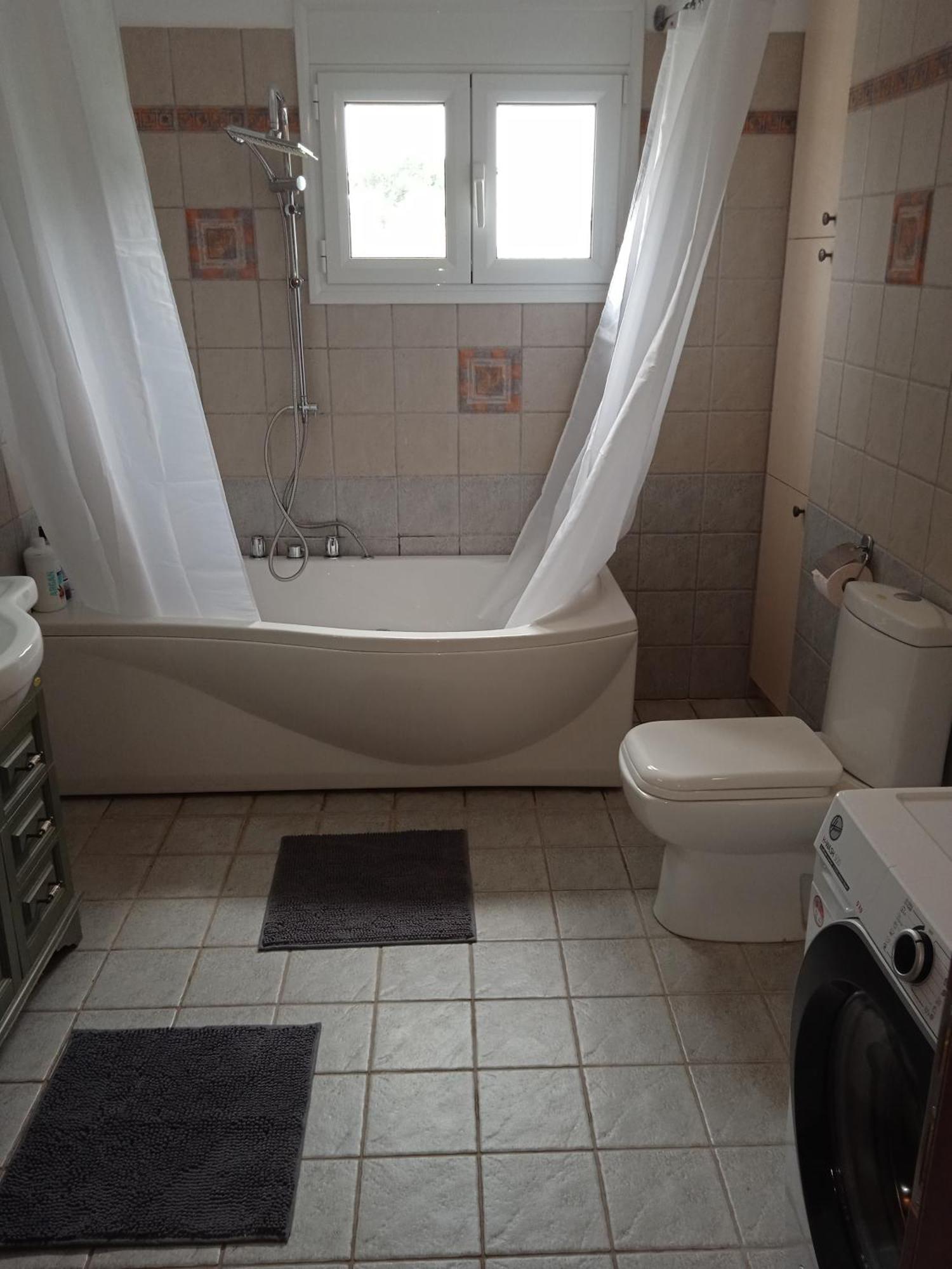 Paulina's House Politika
